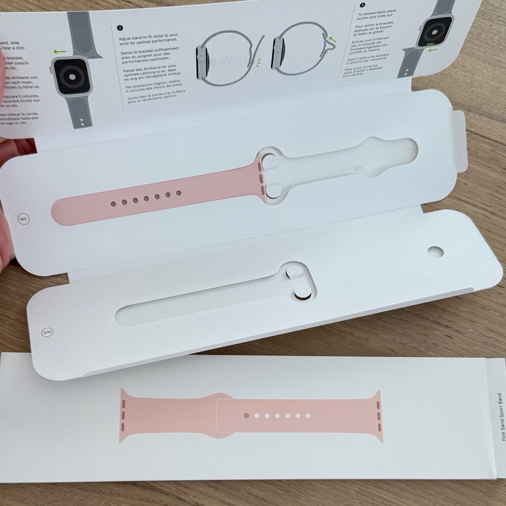 Smartwatch Pink Band and charger